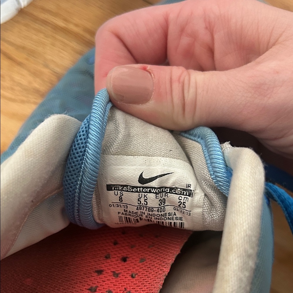 Nike Light Blue and White Running Sneakers with Pink Heel Accent - Picture 4 of 5